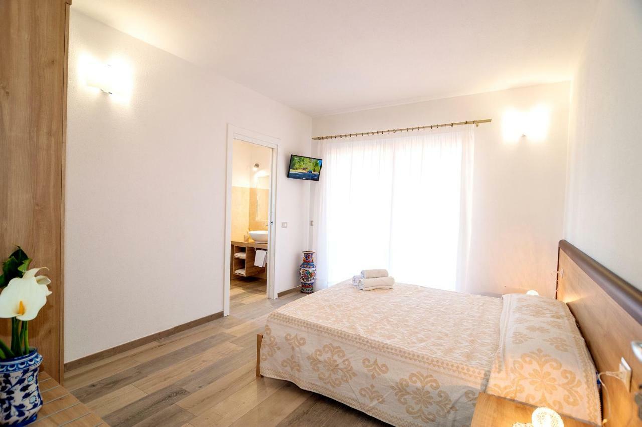 Molarotto Camere Con Angolo Cottura San Teodoro  Exterior foto